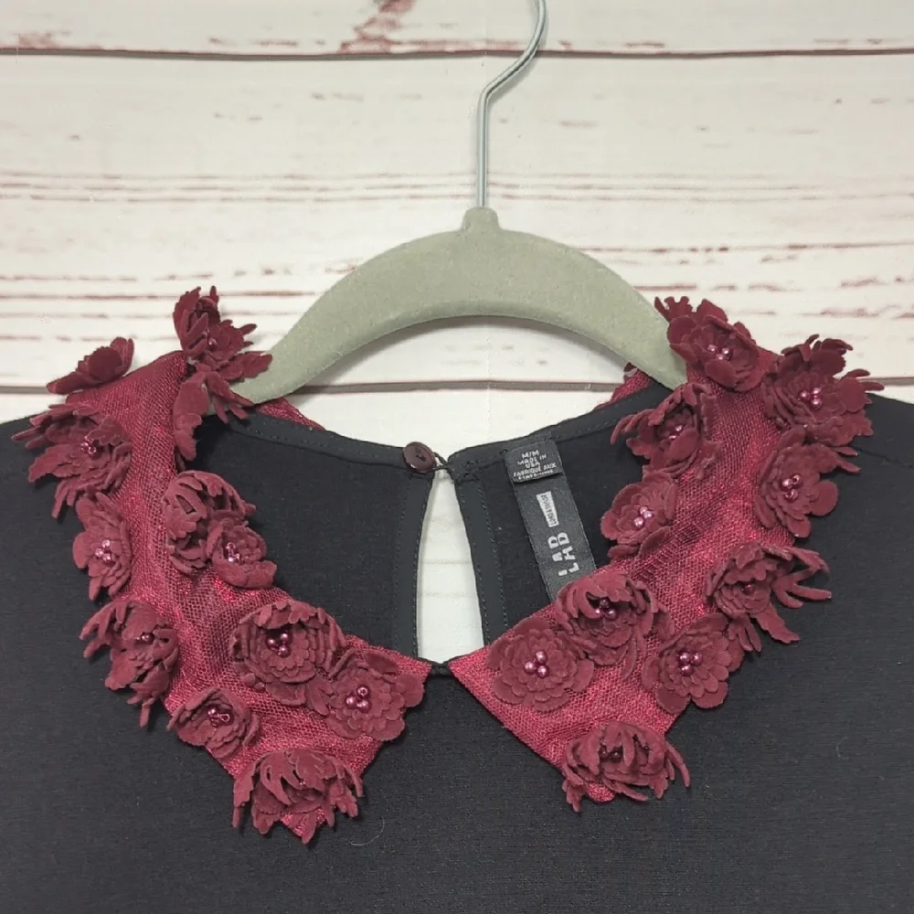 Lord & Taylor Black Shirt with Burgundy 3D‎ Floral Collar Dark Romantic Medium